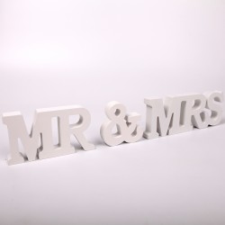 Dřevěný nápis MR and MRS