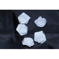 Růžička bílá saténová SRůžička - bílá látková